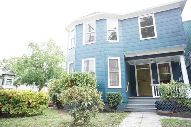 702 6th Ave Unidad C
