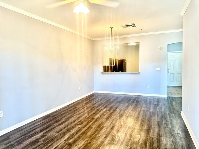 Building Photo - 2815 Kings Crossing Dr Unit 209