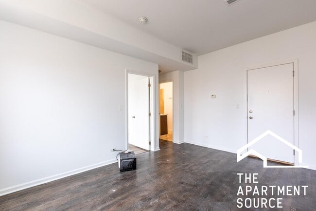 Photo - 5054 N Winthrop Ave Unit 201