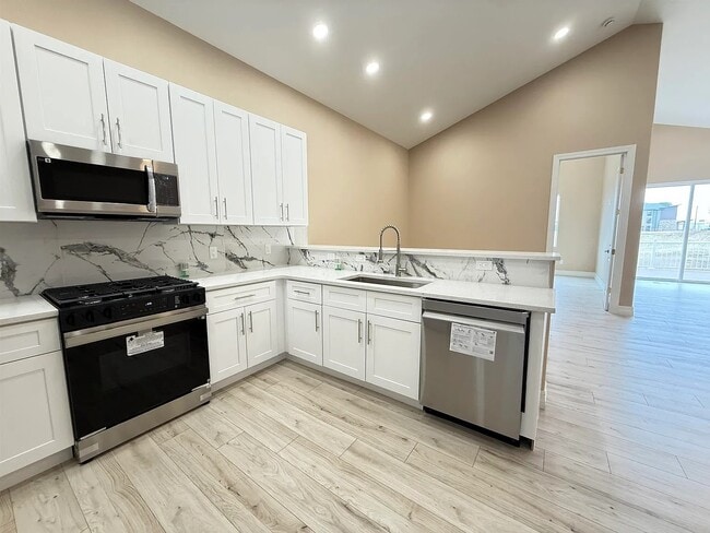 3109 W Laux Dr