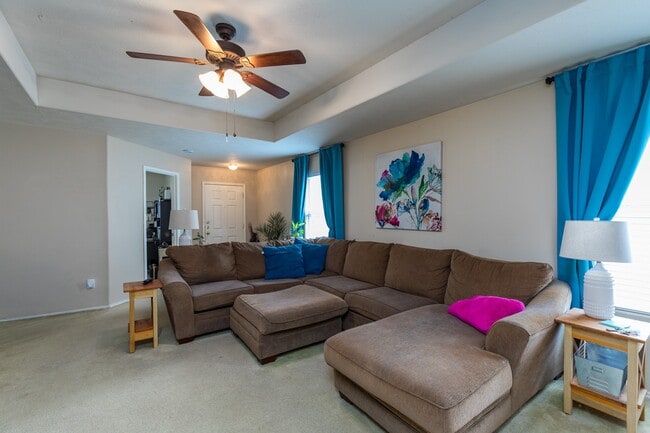 Building Photo - 24027 Kingbriar Dr