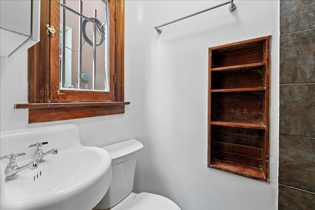 Photo - Studio Apartment With In-Unit Laundry! Unit 322 1/4