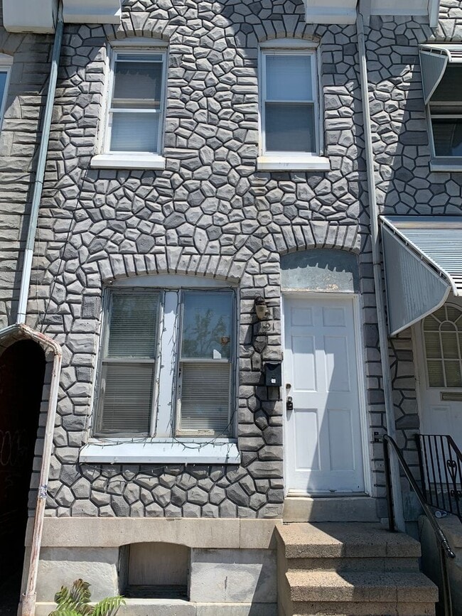 Building Photo - Newly Renovated 3 Bedroom House
