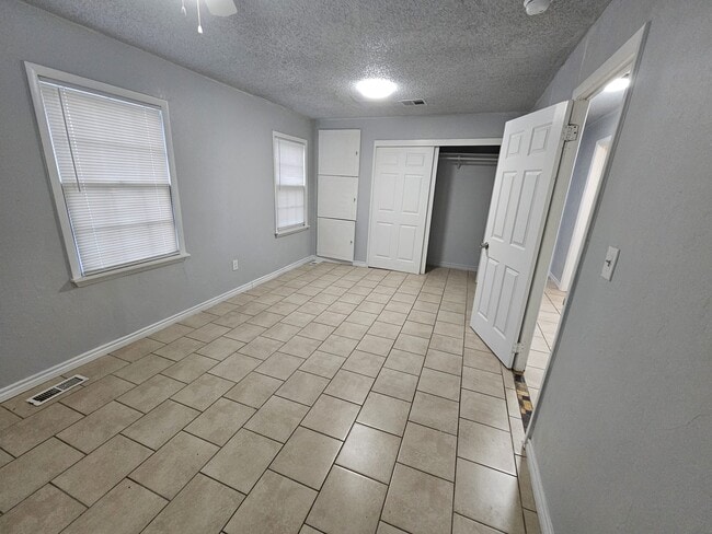 Photo - 2505 NW Lincoln Ave