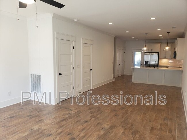 Photo - 205 McAuliffe St