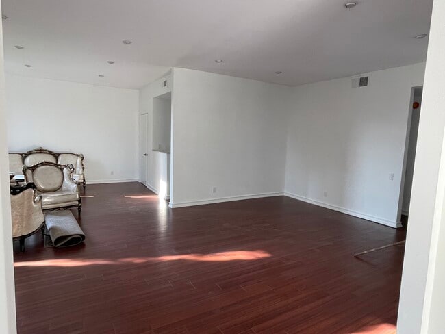 Building Photo - 2175 S Beverly Glen Blvd Unit 308
