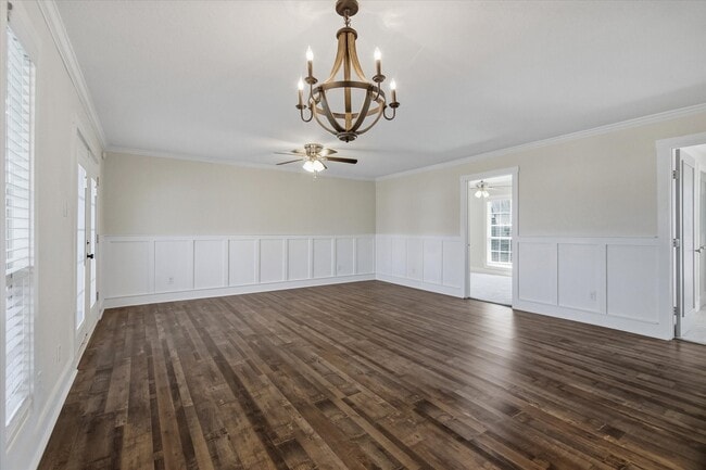 Photo - 606 Warsaw Dr