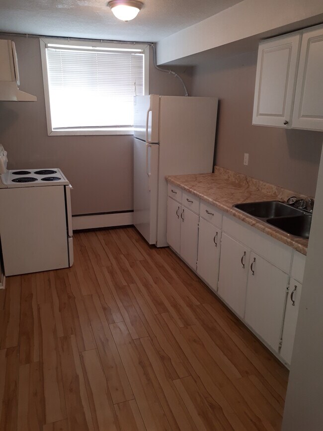 Photo - 595 Silverbirch Rd Unit Apt4