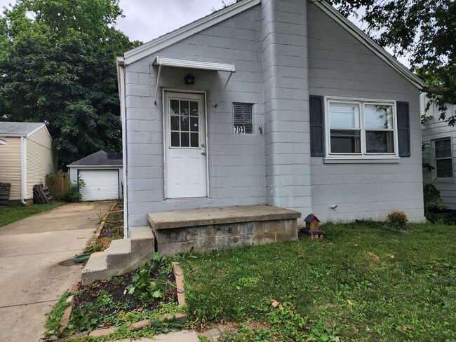 Two Bedroom Home in Normal - Two Bedroom Home in Normal