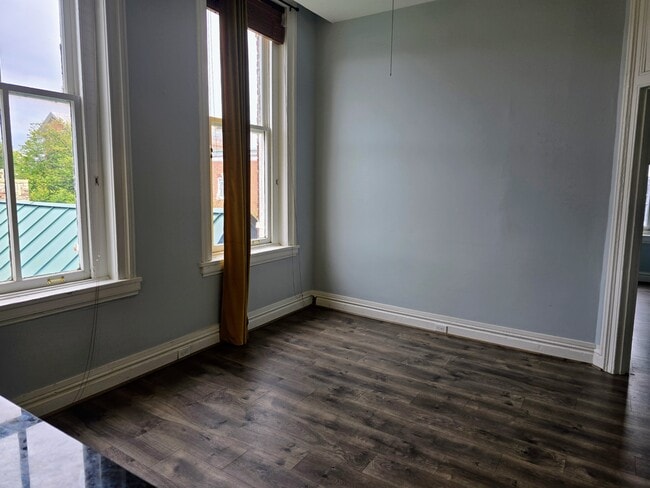 Photo - 109 N Market St