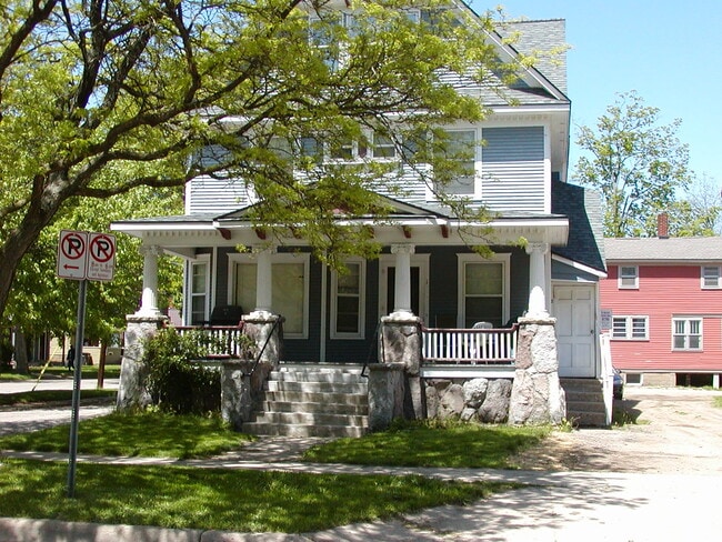 Building Photo - 721 Locust St Unit 5