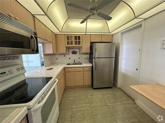 Building Photo - 1825 S Ocean Dr Unit 503 Rental