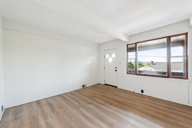 Photo - Beautiful 3 bedroom home in Jeannette available July 1!