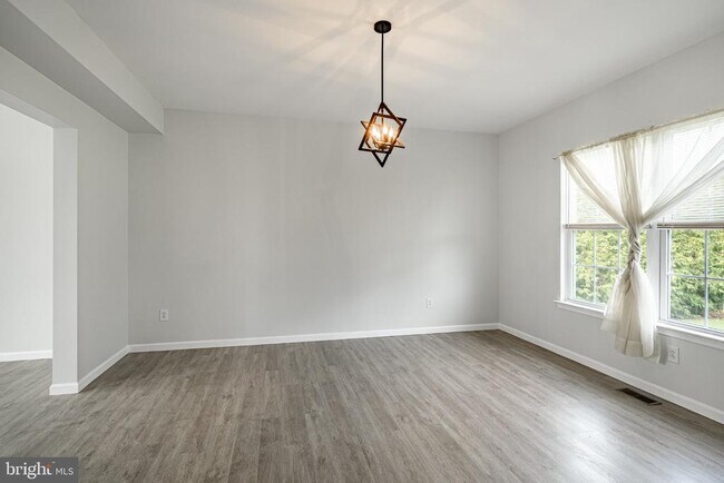 Photo - 125 Cedrick Ave