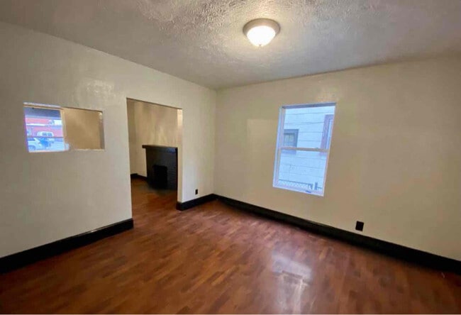 Photo - 813 11th St W