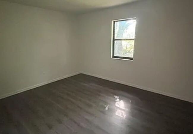 Photo - 733 St Nicholas Dr