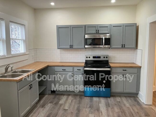 Photo - 2725 23rd St SW