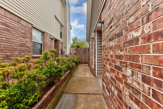 Photo - 917 Rambling Oaks Dr