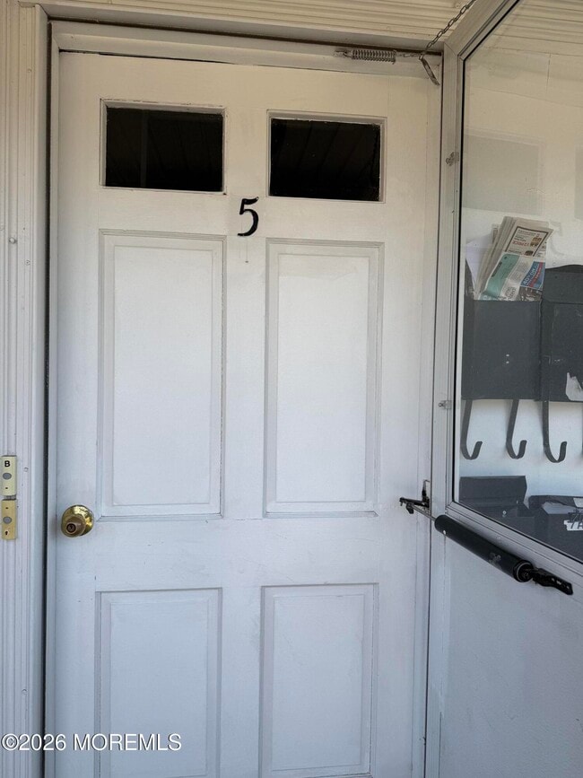 Building Photo - 5 Juniper Ln Unit B