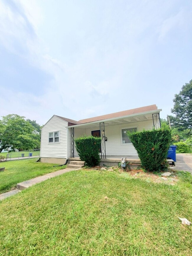 3 BEDROOM SINGLE FAMILY HOME - 3 BEDROOM SINGLE FAMILY HOME