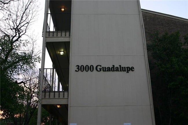 Building Photo - 3000 Guadalupe St Unit 315