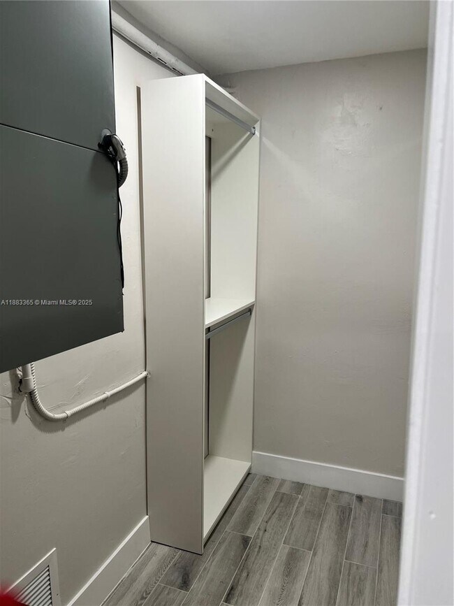 Photo - 1200 Mariposa Ave Unidad D102 Rental