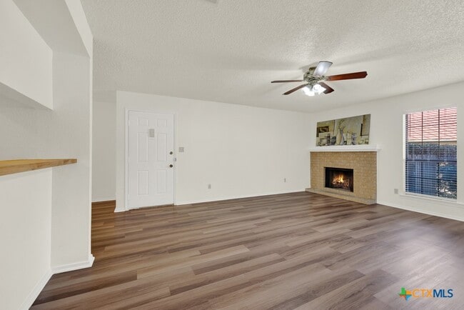 Building Photo - 1202 Thorpe Ln Unit 701