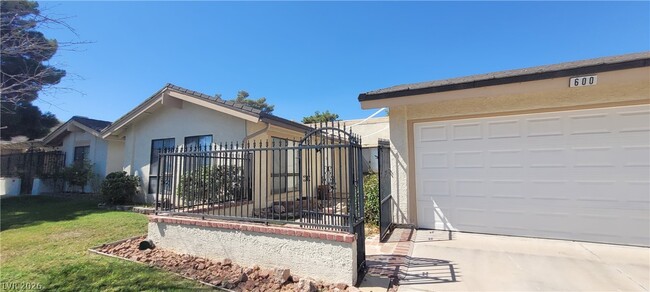 Photo - 600 Woodmount Dr