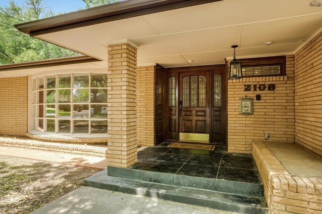 Photo - 2108 Granada Dr