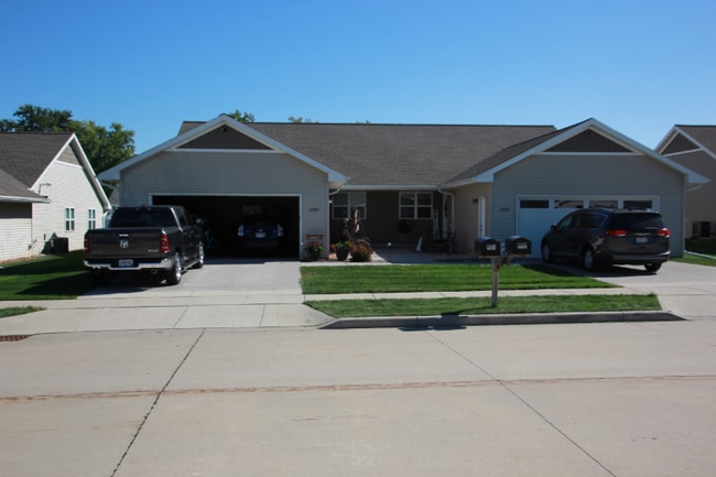 Building Photo - 2411 Welhouse Dr