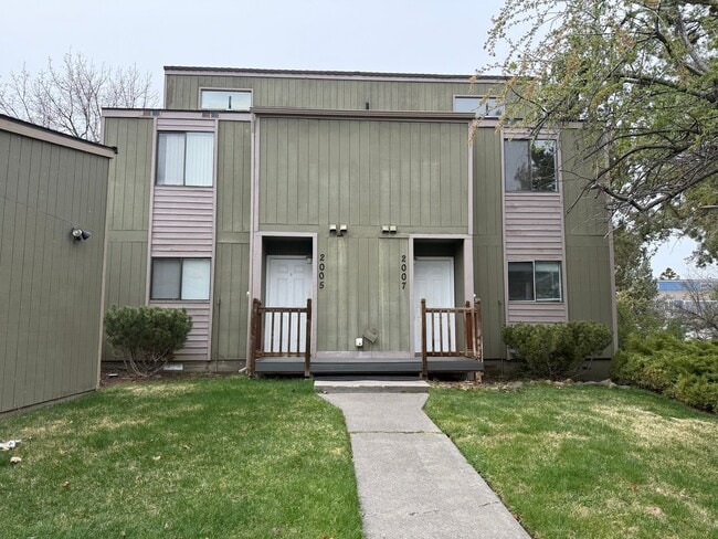 Building Photo - NE Bend 2bed/1.5bath Townhome Near St Charles Unit 2007