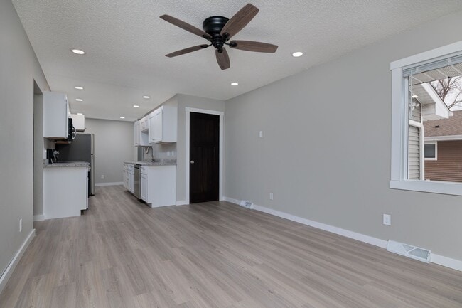 Photo - 927-933 Park Ave W Unit 933