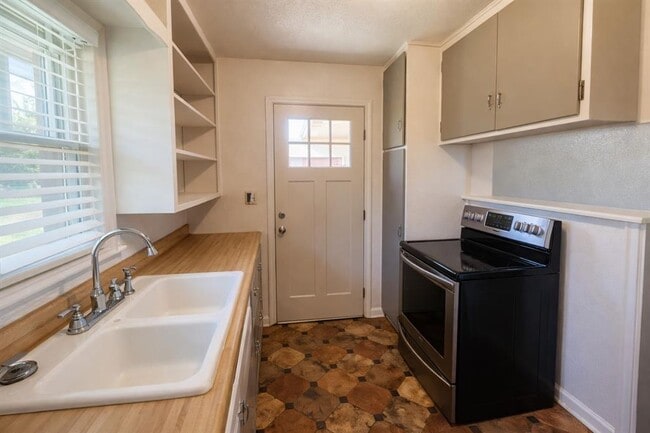 Photo - 2216 Downing St