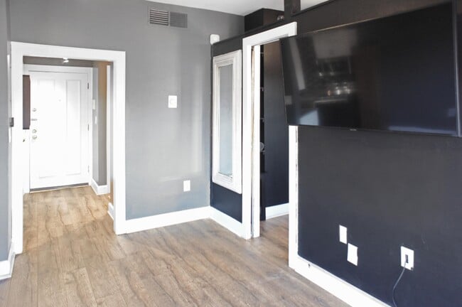 Photo - 230 E 9th St