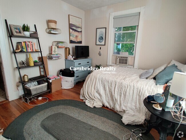 Building Photo - 56 Pearl St Unit 2 Rental