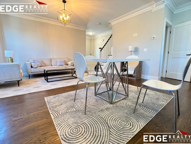 Photo - 240 Palfrey St