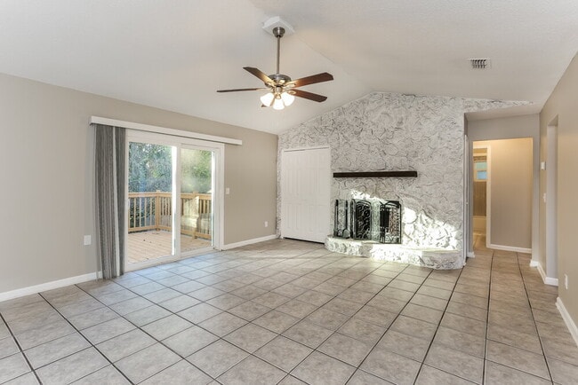 Photo - 1548 Oak Ridge Dr W
