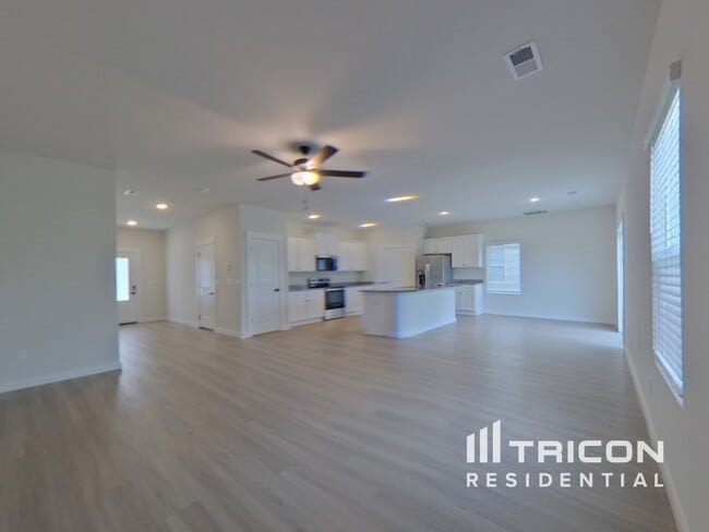 Photo - 1217 Crested Iris St