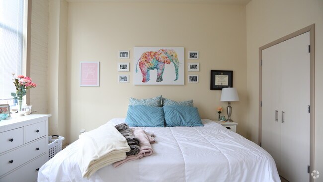 Bedroom - 1BR, 1BA - 615-1,357 SF