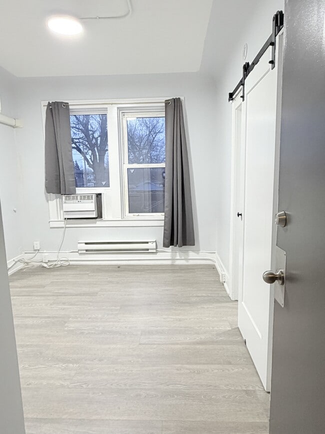 Photo - 1495 Gladstone Ave Unit 204