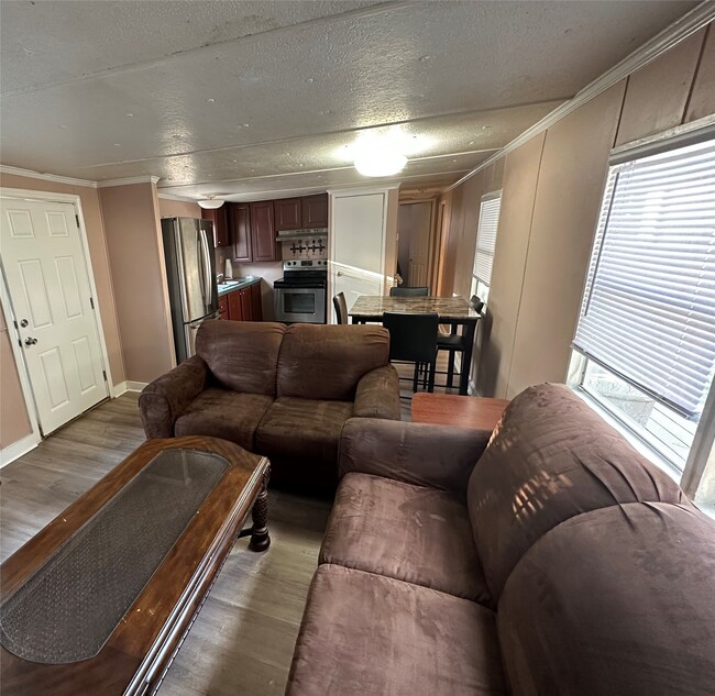 Photo - 9578 Darkwood St