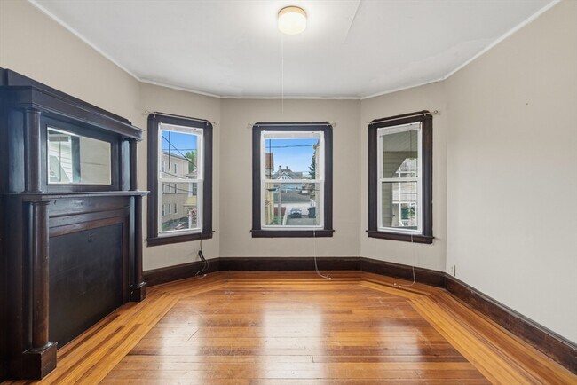 43 Elmdale St Unit 2nd Fl
