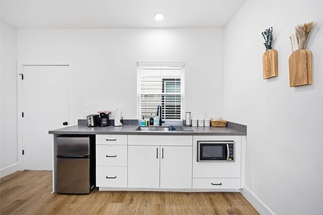 Photo - 4209 McKinney St Unit 2