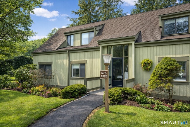 Building Photo - 576 Heritage Vlg Unit D