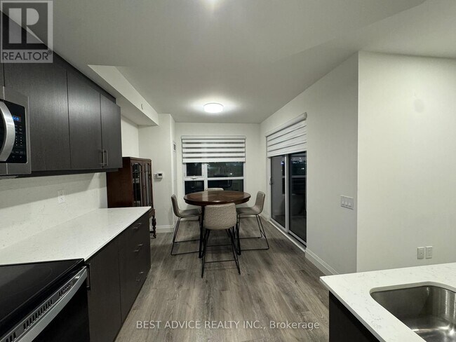 Photo - 58 Lakeside Ter Unité 817