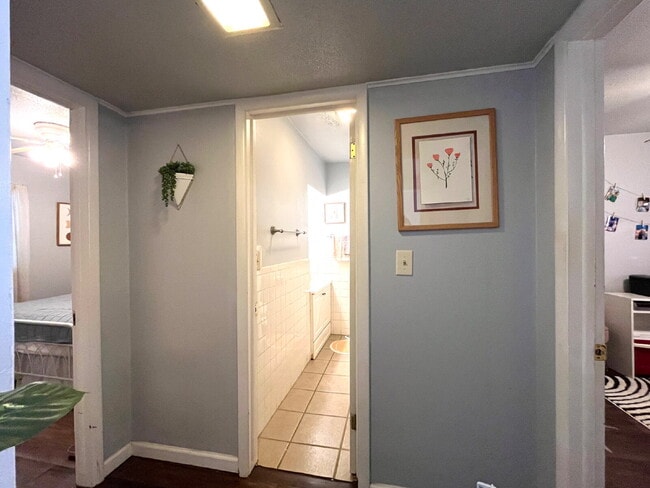 Photo - 2 bedroom- Walk to Campus!!