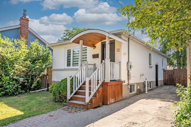 Photo - 12 Peel St S
