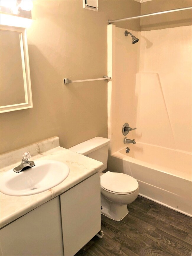 Photo - Bay Vista Apartments