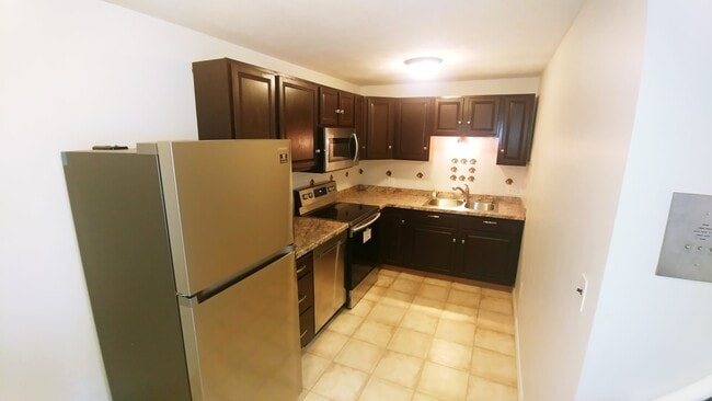 Building Photo - 137 Winthrop St Unit 13B Rental