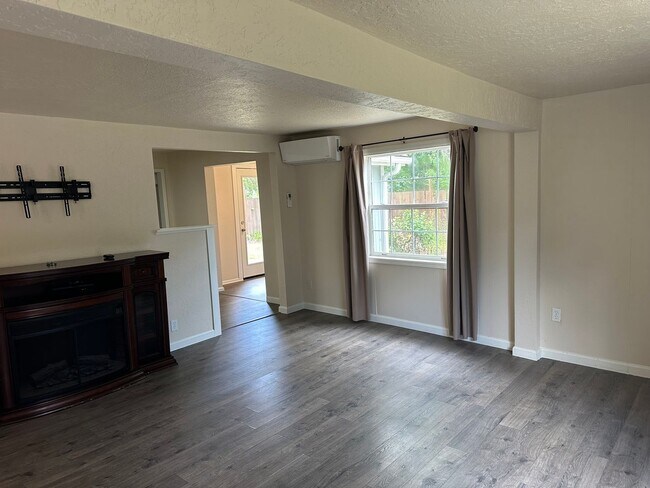 Photo - 3 bed 1 bath house in a great a neighborhood!